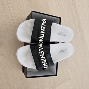 Valentino Slides